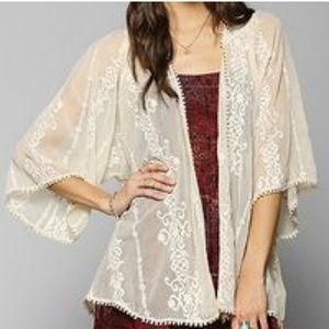 Kimchi blue lacy kimono size M